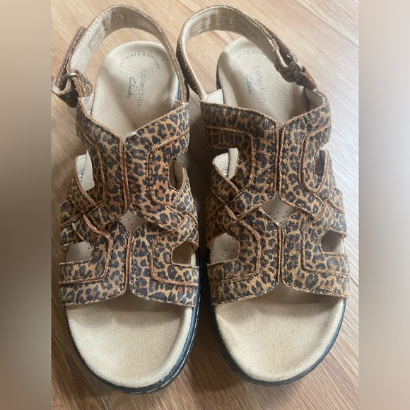 Clarks leopard print lightweight wedge sandal, 7.5 - Picture 2 of 6